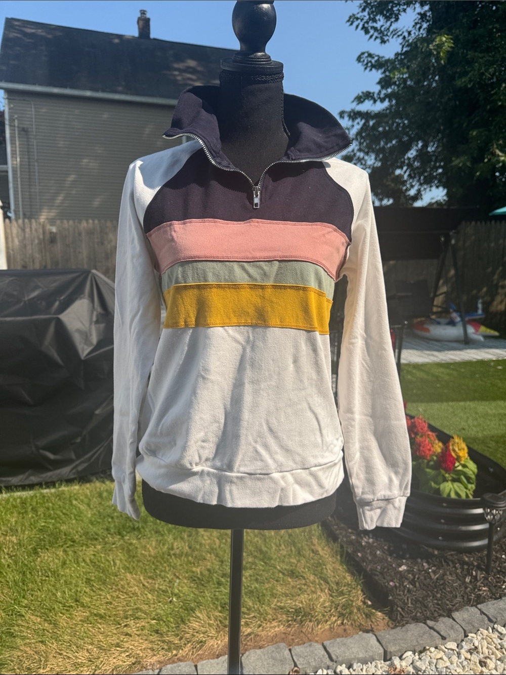Wanna b  white and pink logo label top